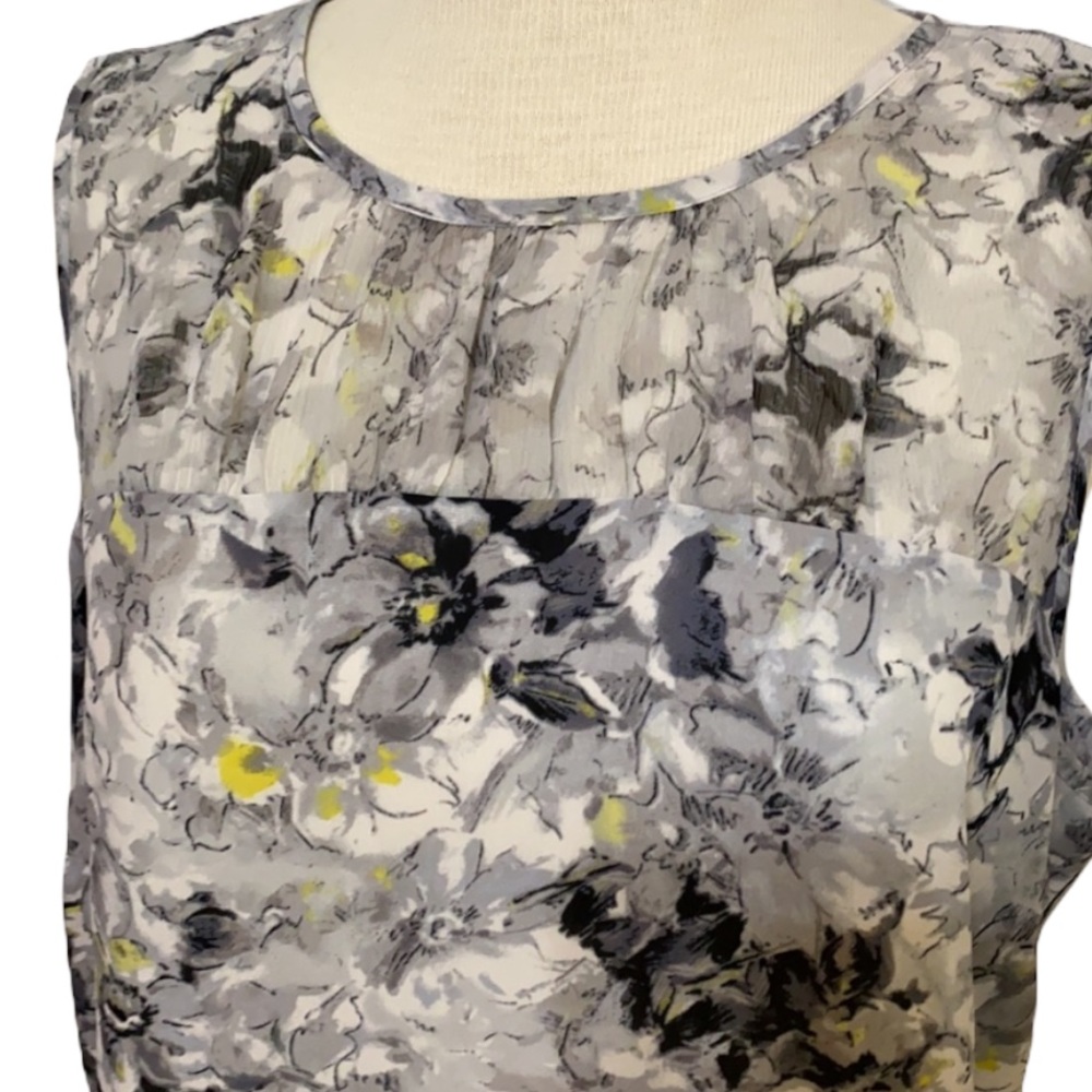 Violet & Claire sleeveless floral top size 1X